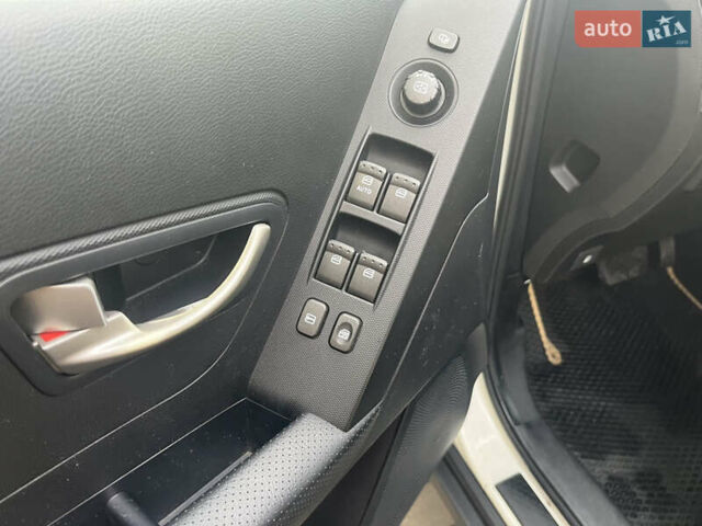 Белый Cанг Йонг Корандо, объемом двигателя 2 л и пробегом 220 тыс. км за 8400 $, фото 24 на Automoto.ua