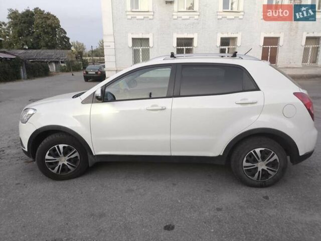 Білий Cанг Йонг Korando, об'ємом двигуна 2 л та пробігом 197 тис. км за 7600 $, фото 2 на Automoto.ua