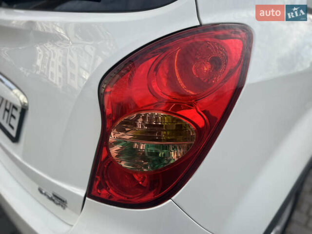 Белый Cанг Йонг Корандо, объемом двигателя 2 л и пробегом 220 тыс. км за 8400 $, фото 18 на Automoto.ua