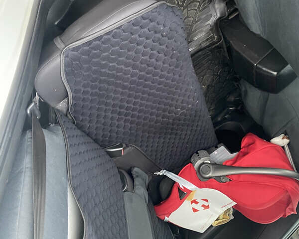 Белый Cанг Йонг Корандо, объемом двигателя 2 л и пробегом 240 тыс. км за 8000 $, фото 6 на Automoto.ua