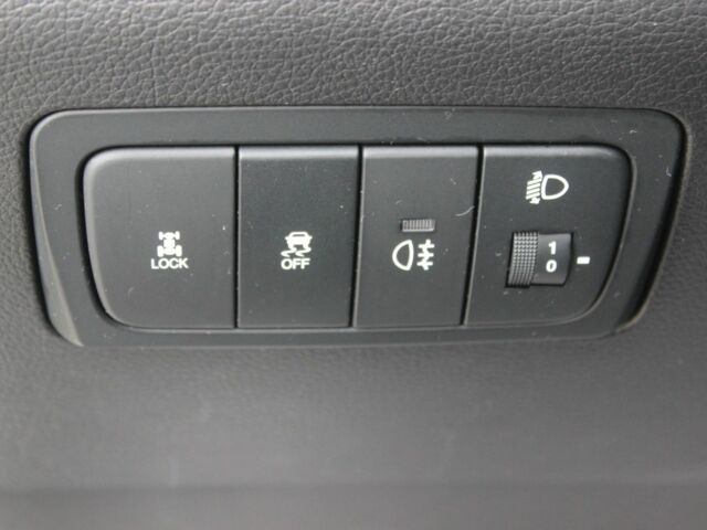 Белый Cанг Йонг Корандо, объемом двигателя 2 л и пробегом 62 тыс. км за 11300 $, фото 6 на Automoto.ua