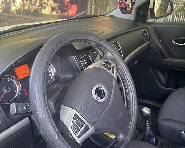 Білий Cанг Йонг Korando, об'ємом двигуна 2 л та пробігом 130 тис. км за 7800 $, фото 7 на Automoto.ua