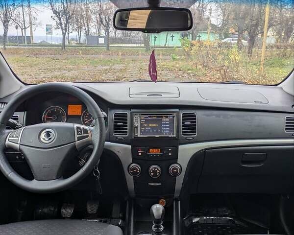 Белый Cанг Йонг Корандо, объемом двигателя 2 л и пробегом 192 тыс. км за 5900 $, фото 18 на Automoto.ua