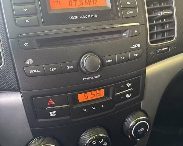Білий Cанг Йонг Korando, об'ємом двигуна 2 л та пробігом 130 тис. км за 7800 $, фото 4 на Automoto.ua