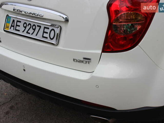 Белый Cанг Йонг Корандо, объемом двигателя 2 л и пробегом 62 тыс. км за 11400 $, фото 11 на Automoto.ua