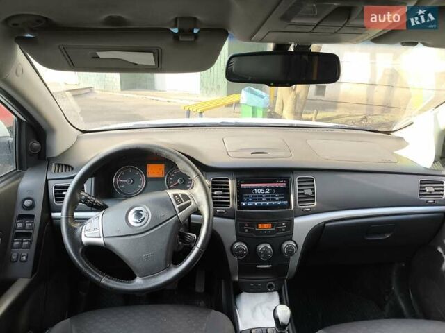 Білий Cанг Йонг Korando, об'ємом двигуна 2 л та пробігом 197 тис. км за 7600 $, фото 6 на Automoto.ua
