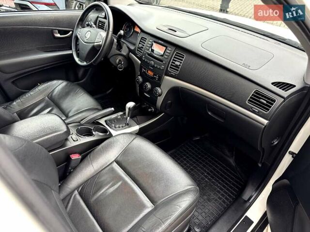 Білий Cанг Йонг Korando, об'ємом двигуна 2 л та пробігом 62 тис. км за 10999 $, фото 17 на Automoto.ua