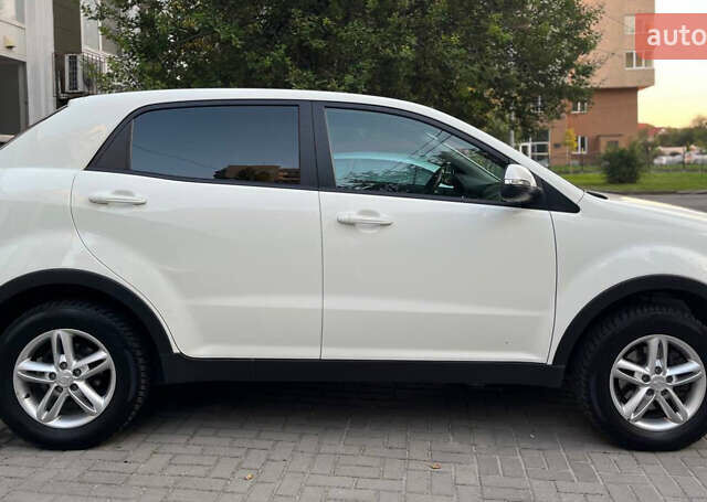 Білий Cанг Йонг Korando, об'ємом двигуна 2 л та пробігом 217 тис. км за 10499 $, фото 1 на Automoto.ua