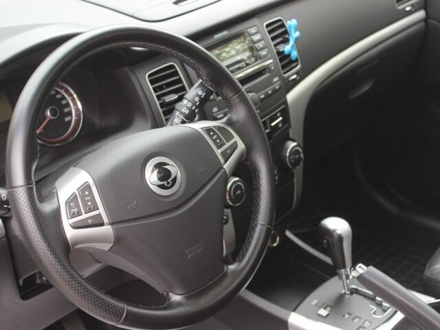 Белый Cанг Йонг Корандо, объемом двигателя 2 л и пробегом 62 тыс. км за 11300 $, фото 4 на Automoto.ua