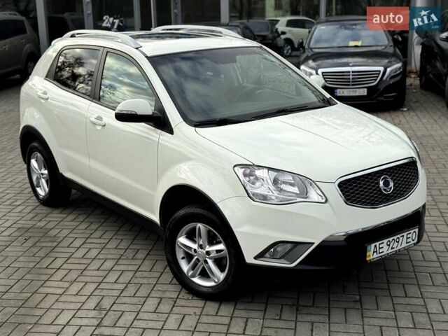 Білий Cанг Йонг Korando, об'ємом двигуна 2 л та пробігом 62 тис. км за 10999 $, фото 11 на Automoto.ua