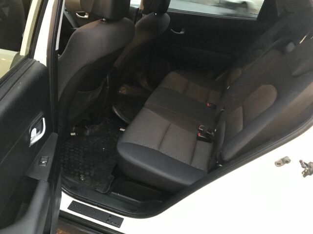 Белый Cанг Йонг Корандо, объемом двигателя 2 л и пробегом 118 тыс. км за 7500 $, фото 7 на Automoto.ua