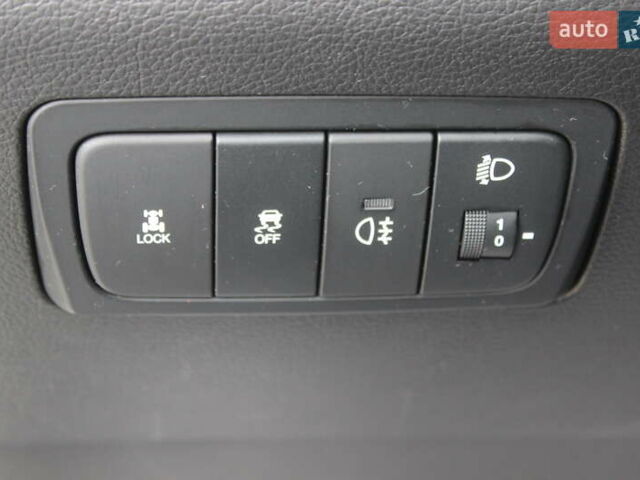 Белый Cанг Йонг Корандо, объемом двигателя 2 л и пробегом 62 тыс. км за 11400 $, фото 23 на Automoto.ua