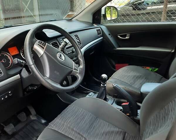 Білий Cанг Йонг Korando, об'ємом двигуна 2 л та пробігом 148 тис. км за 9500 $, фото 1 на Automoto.ua