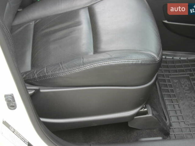 Белый Cанг Йонг Корандо, объемом двигателя 2 л и пробегом 62 тыс. км за 11400 $, фото 18 на Automoto.ua