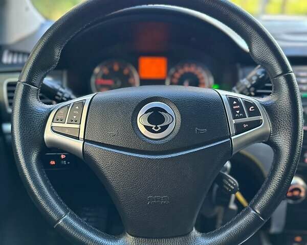 Белый Cанг Йонг Корандо, объемом двигателя 2 л и пробегом 111 тыс. км за 9300 $, фото 17 на Automoto.ua