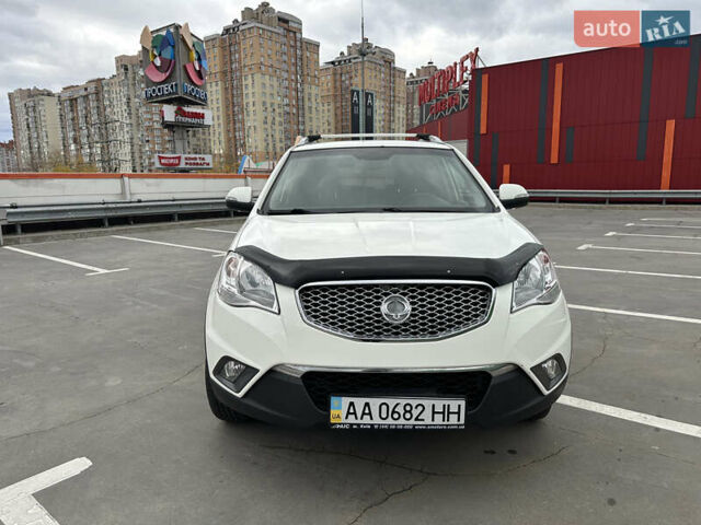 Білий Cанг Йонг Korando, об'ємом двигуна 2 л та пробігом 113 тис. км за 9200 $, фото 1 на Automoto.ua
