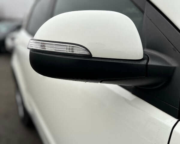 Белый Cанг Йонг Корандо, объемом двигателя 2 л и пробегом 111 тыс. км за 8800 $, фото 6 на Automoto.ua