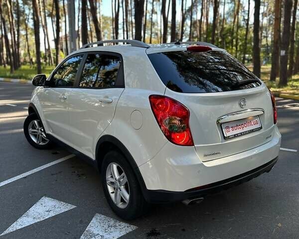 Белый Cанг Йонг Корандо, объемом двигателя 2 л и пробегом 111 тыс. км за 9300 $, фото 8 на Automoto.ua