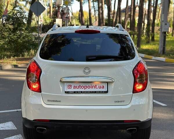 Белый Cанг Йонг Корандо, объемом двигателя 2 л и пробегом 111 тыс. км за 9300 $, фото 11 на Automoto.ua