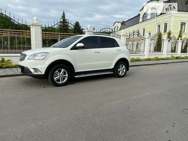 Білий Cанг Йонг Korando, об'ємом двигуна 2 л та пробігом 170 тис. км за 10500 $, фото 5 на Automoto.ua