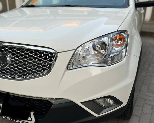 Белый Cанг Йонг Корандо, объемом двигателя 2 л и пробегом 103 тыс. км за 9500 $, фото 11 на Automoto.ua