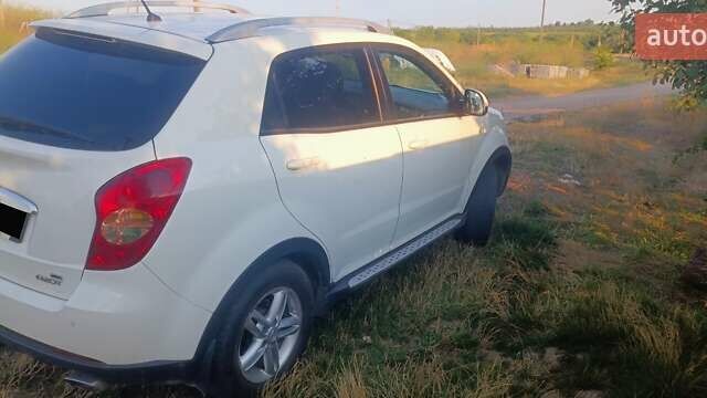 Білий Cанг Йонг Korando, об'ємом двигуна 2 л та пробігом 200 тис. км за 9800 $, фото 4 на Automoto.ua