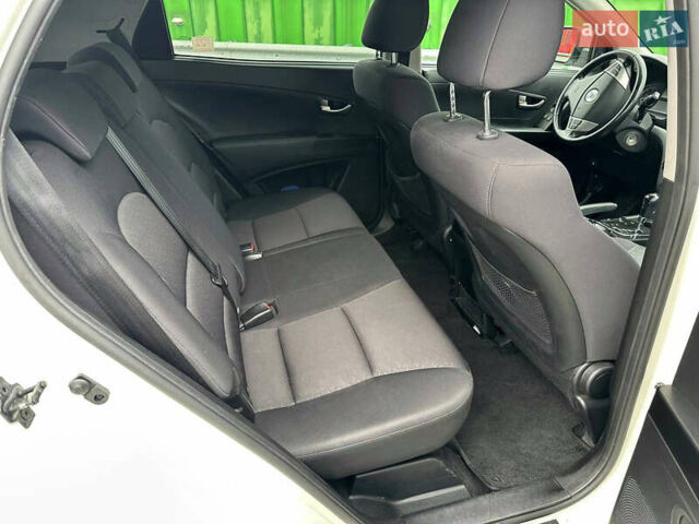 Білий Cанг Йонг Korando, об'ємом двигуна 2 л та пробігом 113 тис. км за 9200 $, фото 8 на Automoto.ua