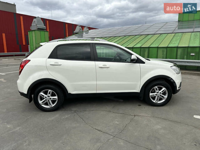 Білий Cанг Йонг Korando, об'ємом двигуна 2 л та пробігом 113 тис. км за 9200 $, фото 5 на Automoto.ua