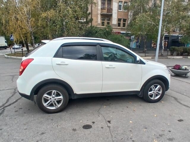 Cанг Йонг Korando 2012 у Новомосковске на Automoto.ua Білий Cанг Йонг Korando, об'ємом двигуна 2 л та пробігом 77 тис. км за 9500 $, фото 5 на Automoto.ua