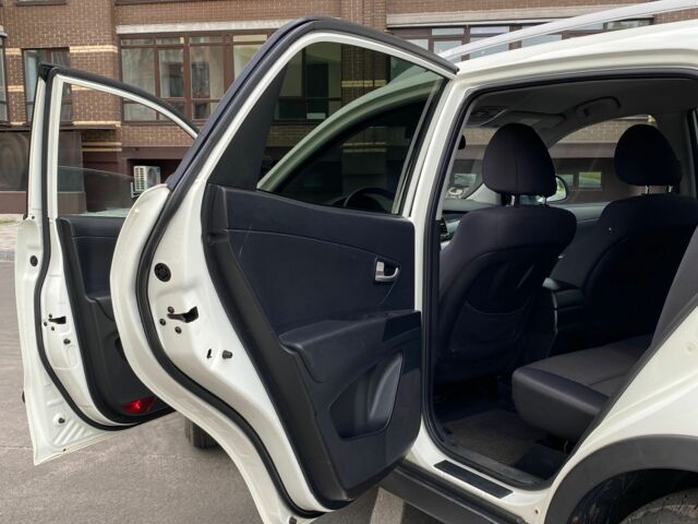 Білий Cанг Йонг Korando, об'ємом двигуна 0 л та пробігом 229 тис. км за 9500 $, фото 5 на Automoto.ua