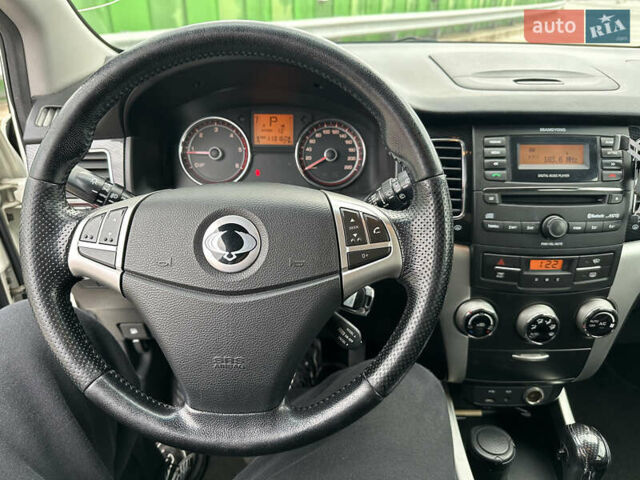 Білий Cанг Йонг Korando, об'ємом двигуна 2 л та пробігом 113 тис. км за 9200 $, фото 9 на Automoto.ua