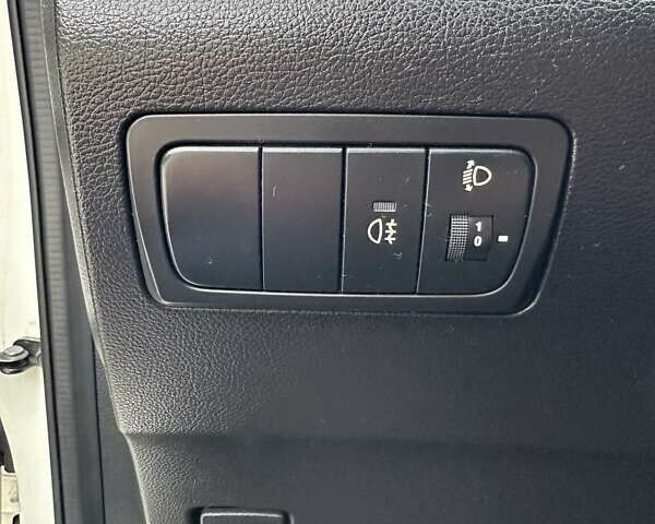 Білий Cанг Йонг Korando, об'ємом двигуна 2 л та пробігом 111 тис. км за 9300 $, фото 36 на Automoto.ua
