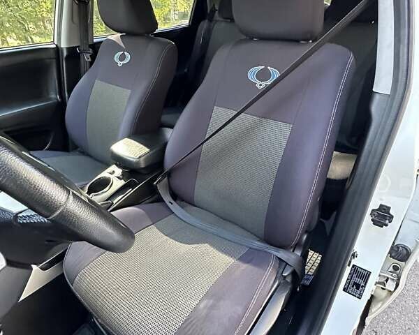 Белый Cанг Йонг Корандо, объемом двигателя 2 л и пробегом 111 тыс. км за 9300 $, фото 20 на Automoto.ua