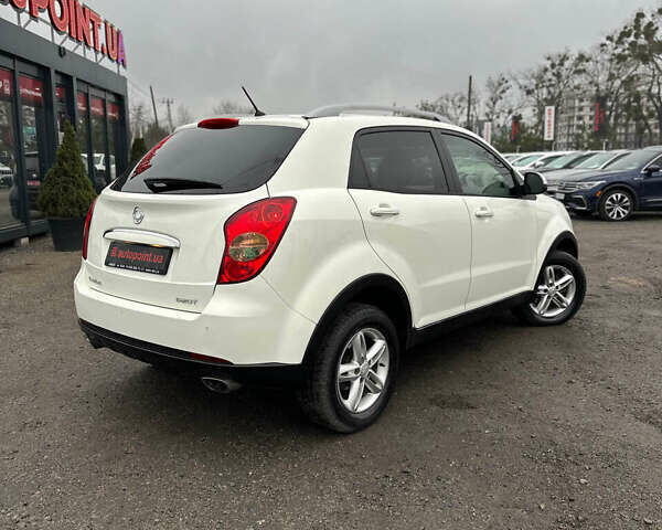 Белый Cанг Йонг Корандо, объемом двигателя 2 л и пробегом 111 тыс. км за 8800 $, фото 7 на Automoto.ua