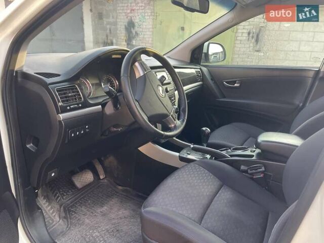Білий Cанг Йонг Korando, об'ємом двигуна 2 л та пробігом 180 тис. км за 9000 $, фото 3 на Automoto.ua