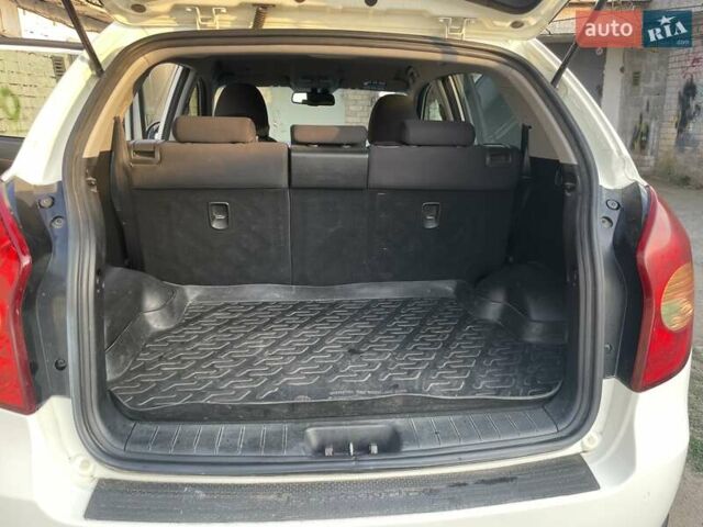 Білий Cанг Йонг Korando, об'ємом двигуна 2 л та пробігом 180 тис. км за 9000 $, фото 6 на Automoto.ua