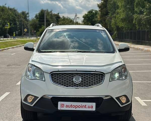 Білий Cанг Йонг Korando, об'ємом двигуна 2 л та пробігом 111 тис. км за 9300 $, фото 1 на Automoto.ua