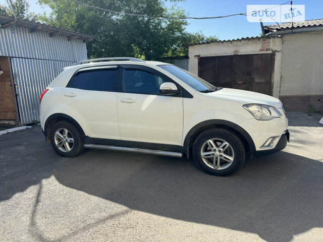 Білий Cанг Йонг Korando, об'ємом двигуна 2 л та пробігом 255 тис. км за 8900 $, фото 2 на Automoto.ua