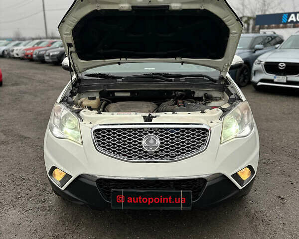 Белый Cанг Йонг Корандо, объемом двигателя 2 л и пробегом 111 тыс. км за 8800 $, фото 33 на Automoto.ua