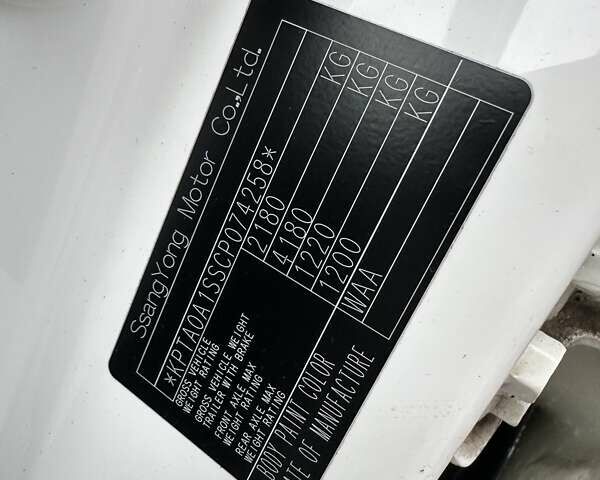 Белый Cанг Йонг Корандо, объемом двигателя 2 л и пробегом 111 тыс. км за 8800 $, фото 35 на Automoto.ua