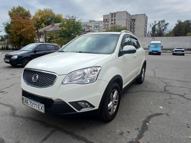 Cанг Йонг Korando 2012 у Новомосковске на Automoto.ua Білий Cанг Йонг Korando, об'ємом двигуна 2 л та пробігом 77 тис. км за 9500 $, фото 2 на Automoto.ua