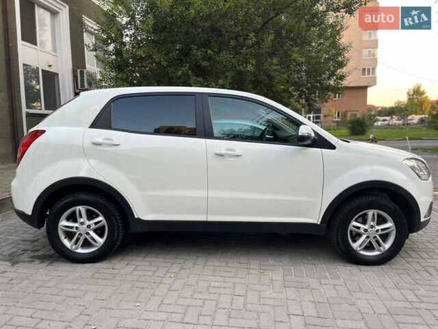 Белый Cанг Йонг Корандо, объемом двигателя 2 л и пробегом 103 тыс. км за 9500 $, фото 8 на Automoto.ua