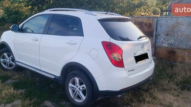 Білий Cанг Йонг Korando, об'ємом двигуна 2 л та пробігом 200 тис. км за 9800 $, фото 3 на Automoto.ua