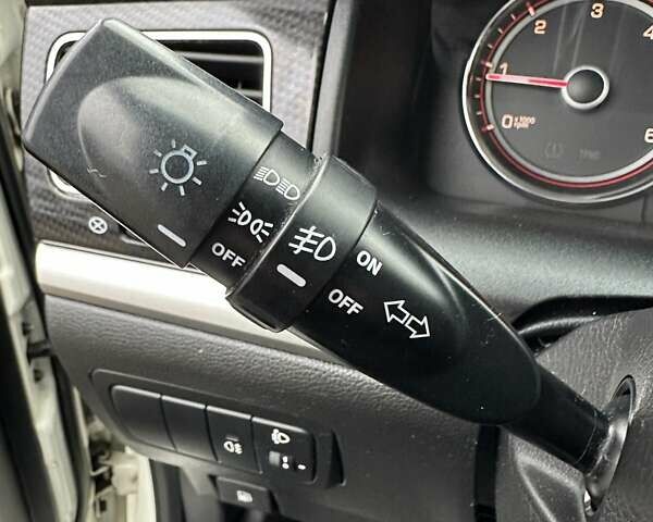 Белый Cанг Йонг Корандо, объемом двигателя 2 л и пробегом 111 тыс. км за 8800 $, фото 21 на Automoto.ua