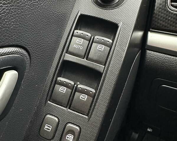 Белый Cанг Йонг Корандо, объемом двигателя 2 л и пробегом 111 тыс. км за 8800 $, фото 19 на Automoto.ua