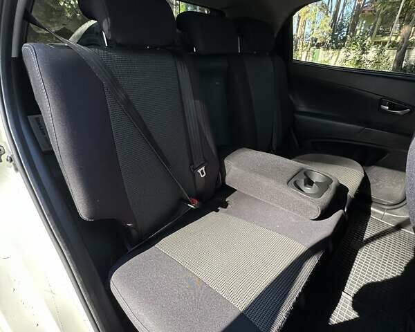 Белый Cанг Йонг Корандо, объемом двигателя 2 л и пробегом 111 тыс. км за 9300 $, фото 35 на Automoto.ua