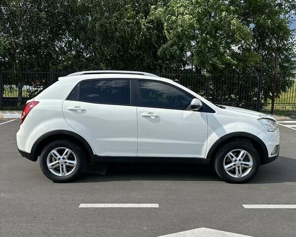 Білий Cанг Йонг Korando, об'ємом двигуна 2 л та пробігом 111 тис. км за 9300 $, фото 3 на Automoto.ua