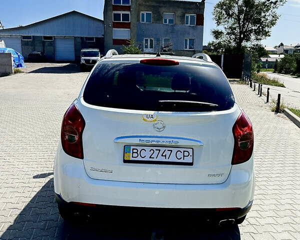 Белый Cанг Йонг Корандо, объемом двигателя 2 л и пробегом 155 тыс. км за 9300 $, фото 4 на Automoto.ua