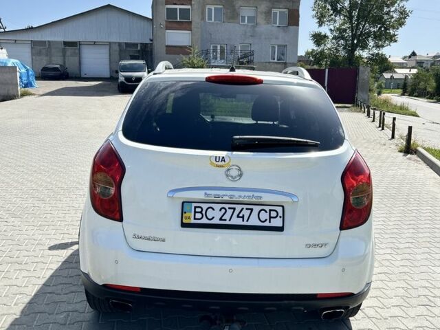 Белый Cанг Йонг Корандо, объемом двигателя 2 л и пробегом 155 тыс. км за 9400 $, фото 4 на Automoto.ua