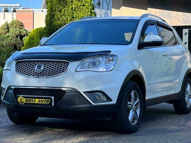 Белый Cанг Йонг Корандо, объемом двигателя 2.3 л и пробегом 155 тыс. км за 9800 $, фото 2 на Automoto.ua